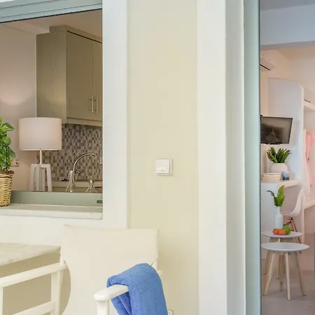 Sweet Naxos Aparthotel 3*